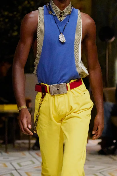 Look 7